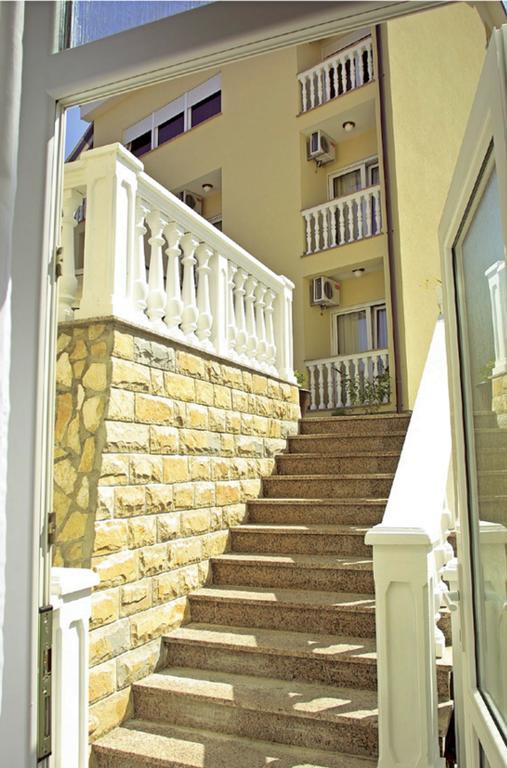 Guesthouse Villa Adria Malinska Exterior photo