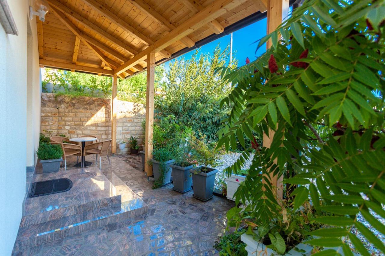 Guesthouse Villa Adria Malinska Exterior photo