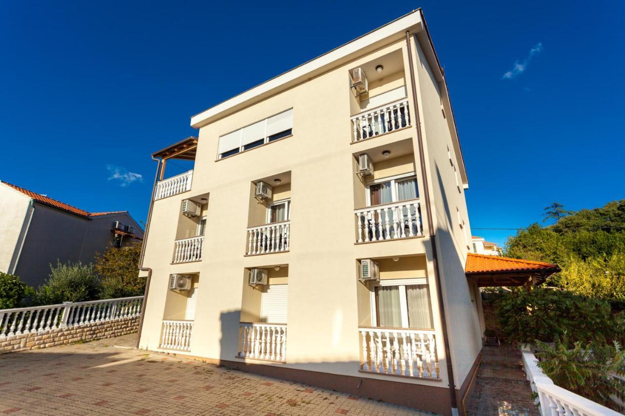 Guesthouse Villa Adria Malinska Exterior photo